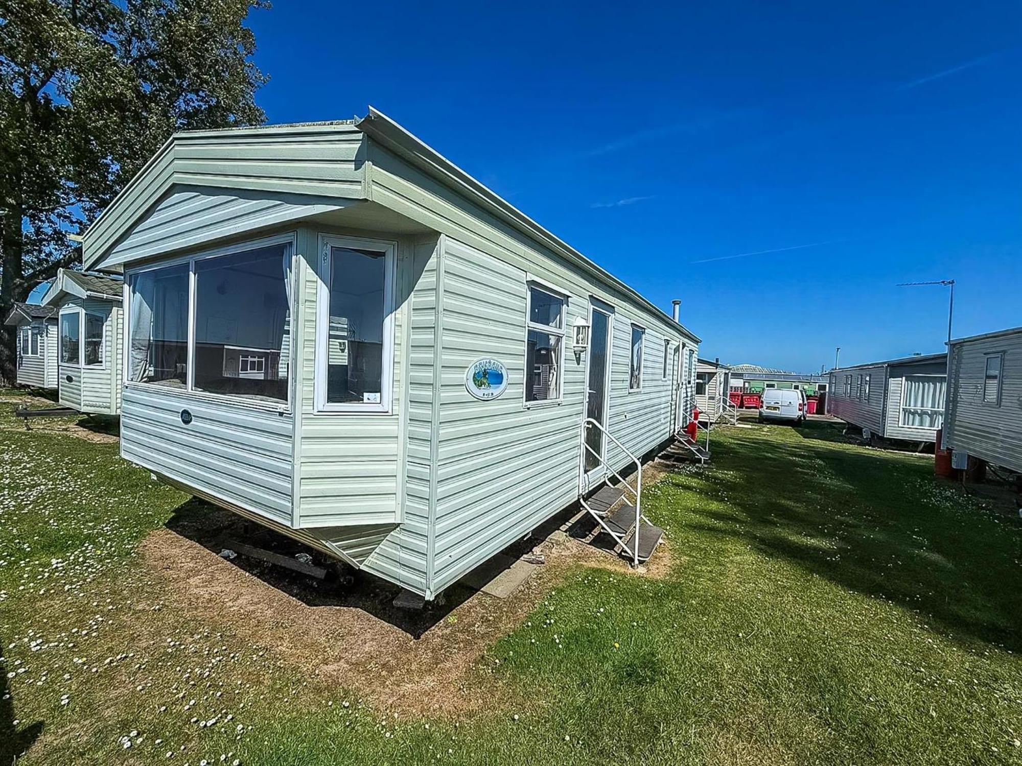 Caravan By The Sea At California Cliffs In Norfolk Ref 50014b Campingplatz *
